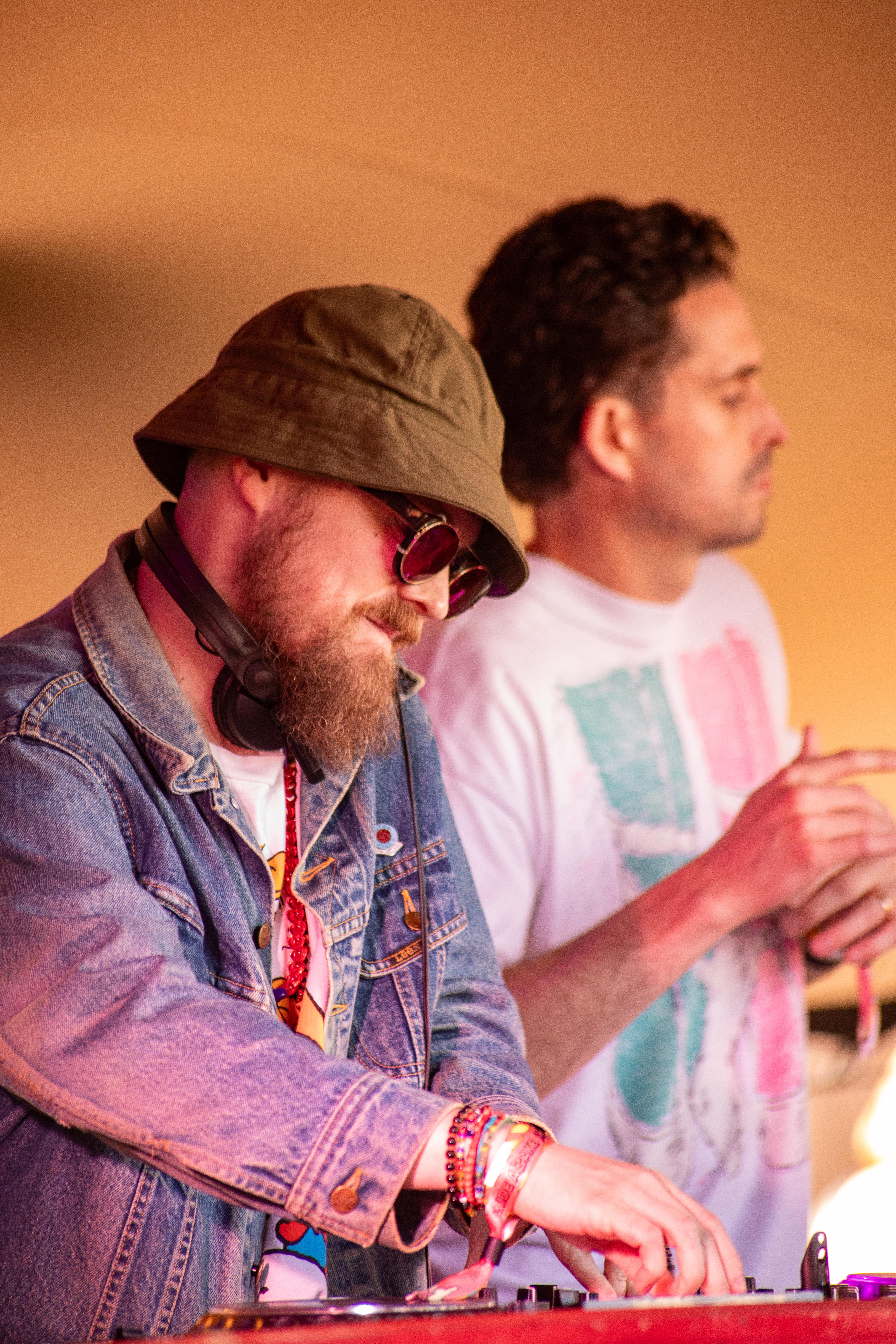 Live music DJ set photography